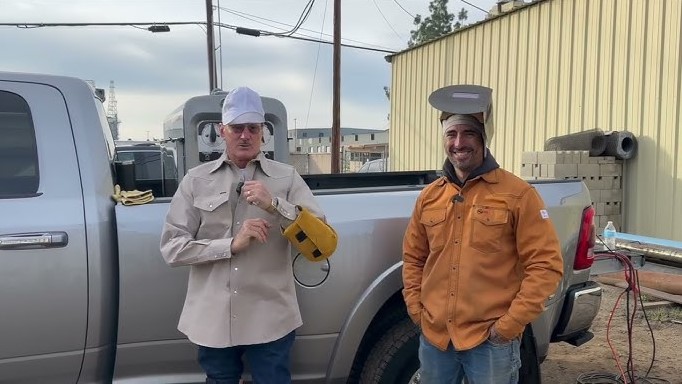 what material should clothes worn during welding be made of